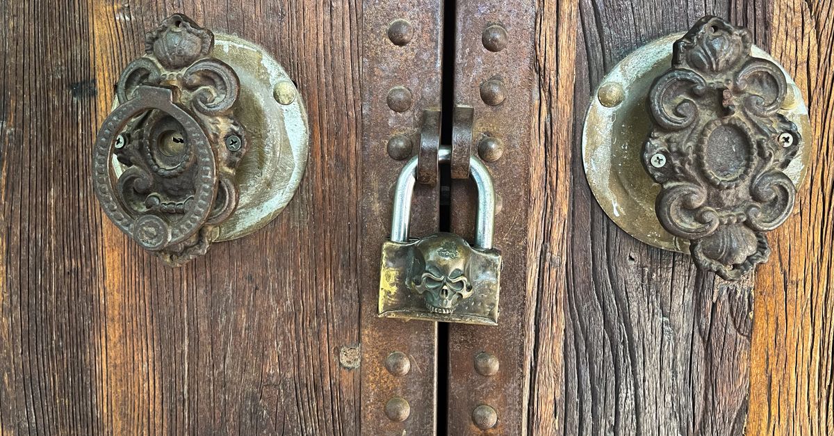 front door lock key — Edison NJ Locksmith
